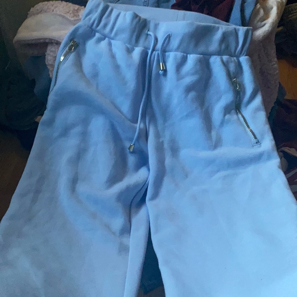 Cute blue jogging pants from fashion nova !